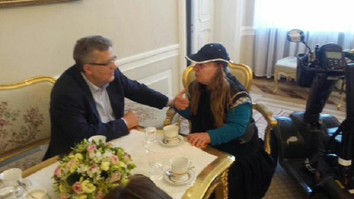 Komorowski interweniuje ws. niepełnosprawnej kobiety