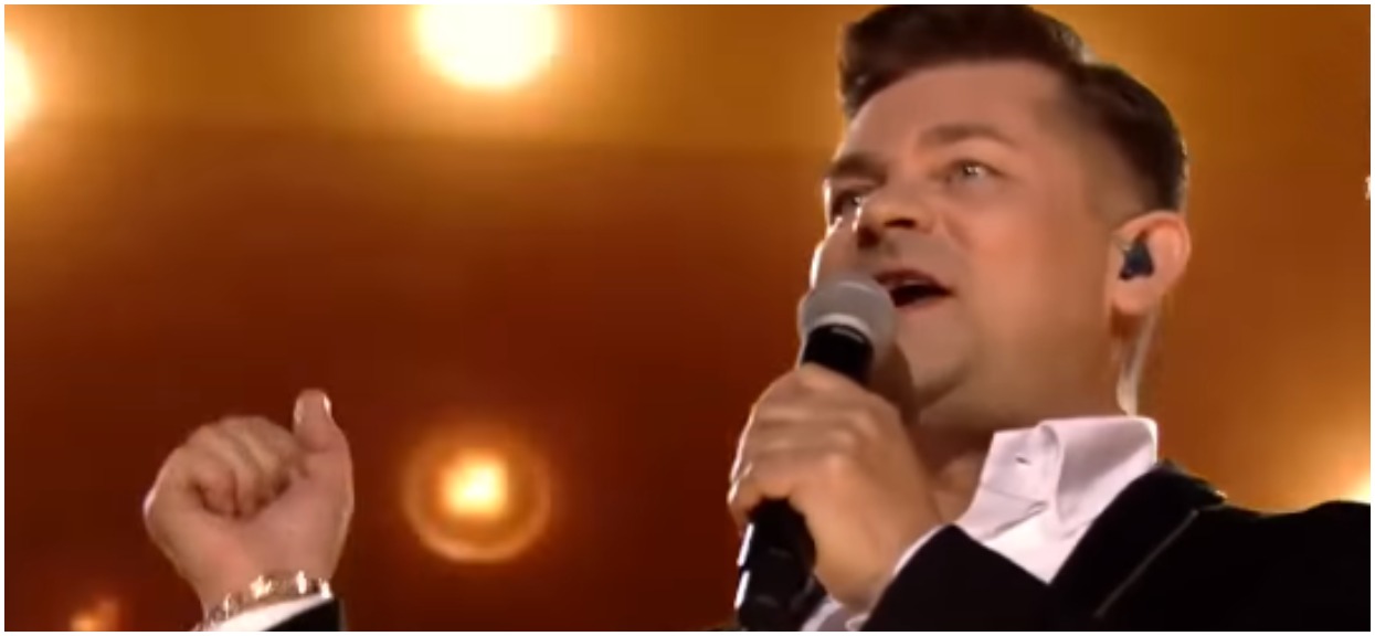 Zenek Martyniuk wyszedł na scenę na żywo. Warszawiacy mówiący o wieśniactwie na Narodowym szybko zamilkli
