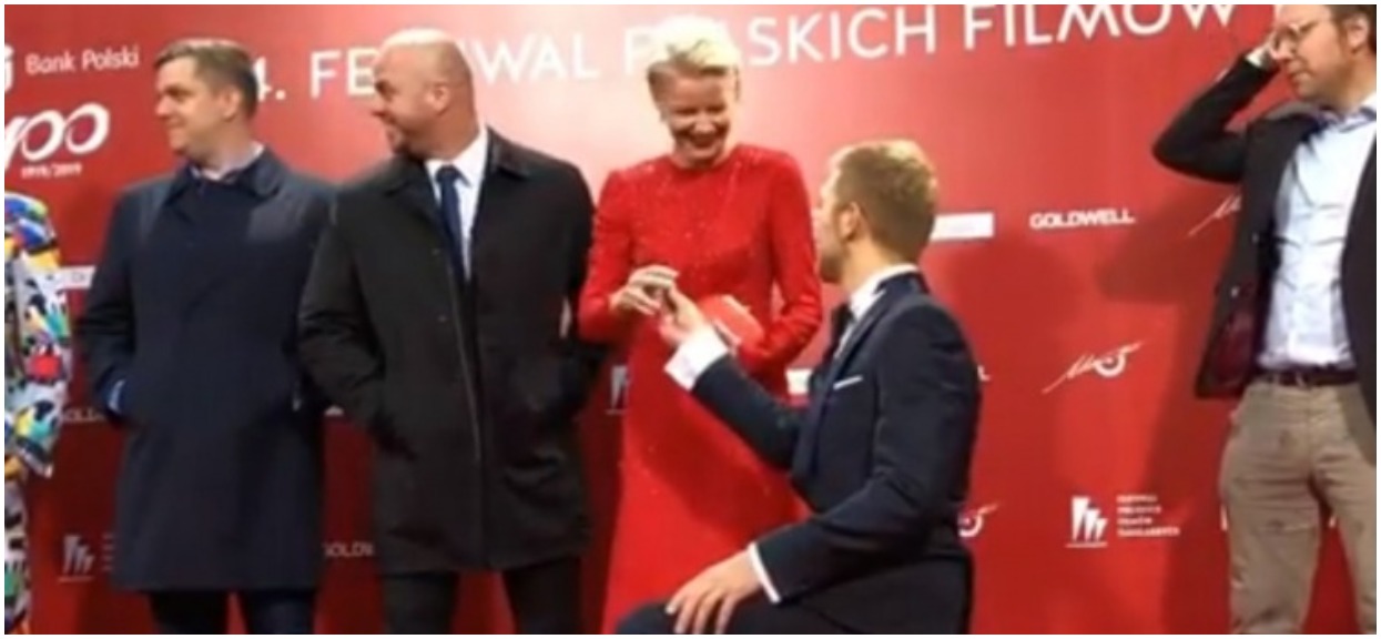 Małgorzata Kożuchowska zaliczyła wpadkę na czerwonym dywanie. Z pomocą ruszył kolega z planu