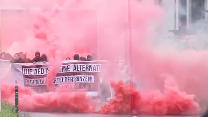 Gorąco w Kolonii. Tysiące osób wyszło na ulice (VIDEO)