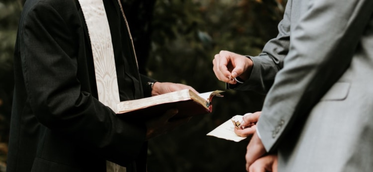Kiedy ksiądz powiedział Ewelinie, ile żąda za udzielenie ślubu, kobieta zdębiała. Takiej chciwości jeszcze nie widziała w swoim życiu