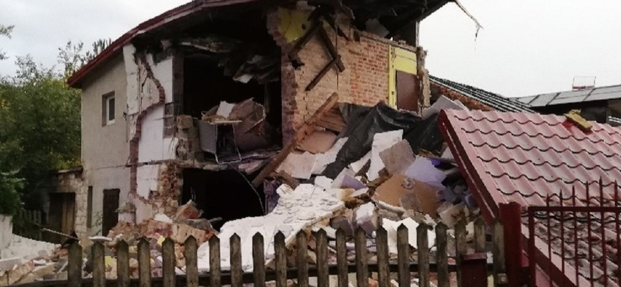 Złe wiadomości z centralnej Polski. Z domu rodzinnego niewiele zostało, trwa pilna akcja służb