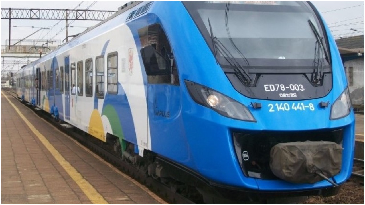 Ksiądz przez dłuższą chwilę nie wychodził z toalety w pociągu. Po otwarciu drzwi, oczom wszystkich ukazał się drastyczny widok