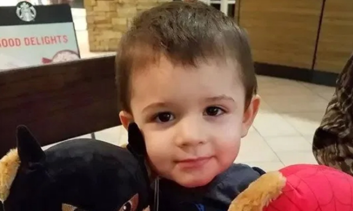 Mama i jej partner skatowali 2-letnie dziecko, umierało dwa dni. Najgorszy jest powód ich zwierzęcej agresji