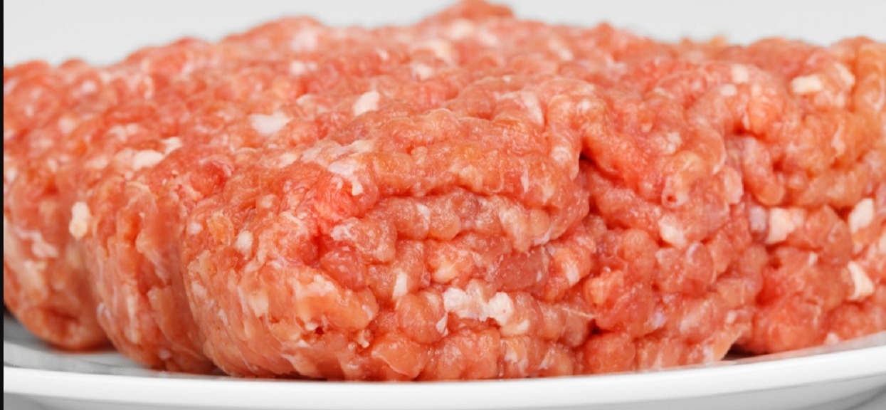 Śmiertelnie groźne bakterie w mięsie. Nie żyją trzy osoby, kobieta urodziła martwe dziecko
