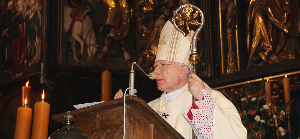 Abp Jędraszewski usunął ze swojego oficjalnego biogramu nazwiska dwóch księży. Obaj byli powiązani z pedofilią w Kościele