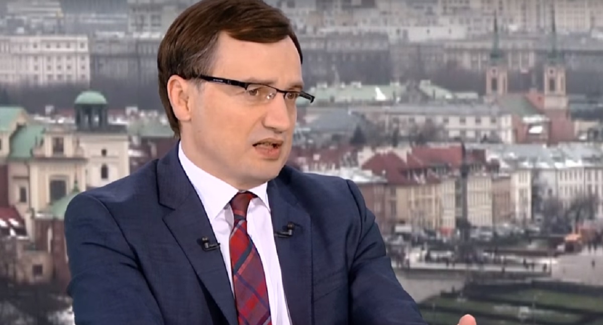 Znajomi prawnicy z nowymi posadami i awansami, degradacja tych, którzy prowadzili śledztwa przeciw politykom PiS. Podsumowano 4 lata Ziobry na stanowisku MS