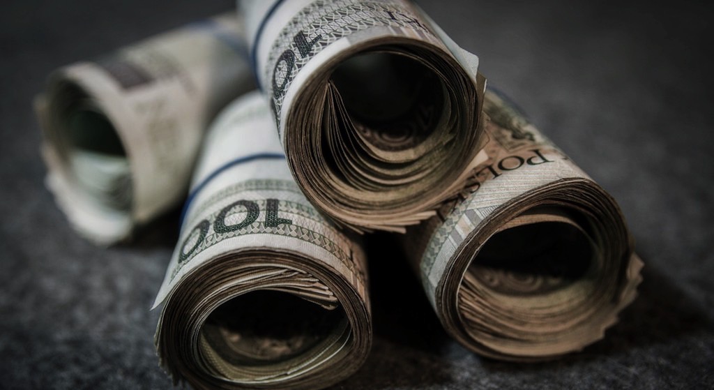 Mężczyzna zarobił ponad 31 miliardów złotych. Wszystko dlatego, że urosły mu piersi
