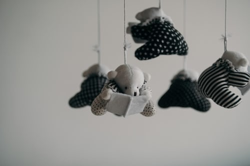 Dwóch robotników znalazło ciało dziecka w samej pieluszce i podkoszulce. Okazało się, że był torturowany przez 1,5 roku; to była jedna z najgorszych zbrodni w historii