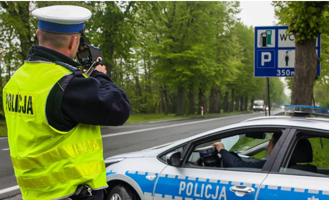 Niewielu kierowców zdaje sobie z tego sprawę. Przez ten popularny błąd możesz stracić prawo jazdy nawet na kilkanaście lat