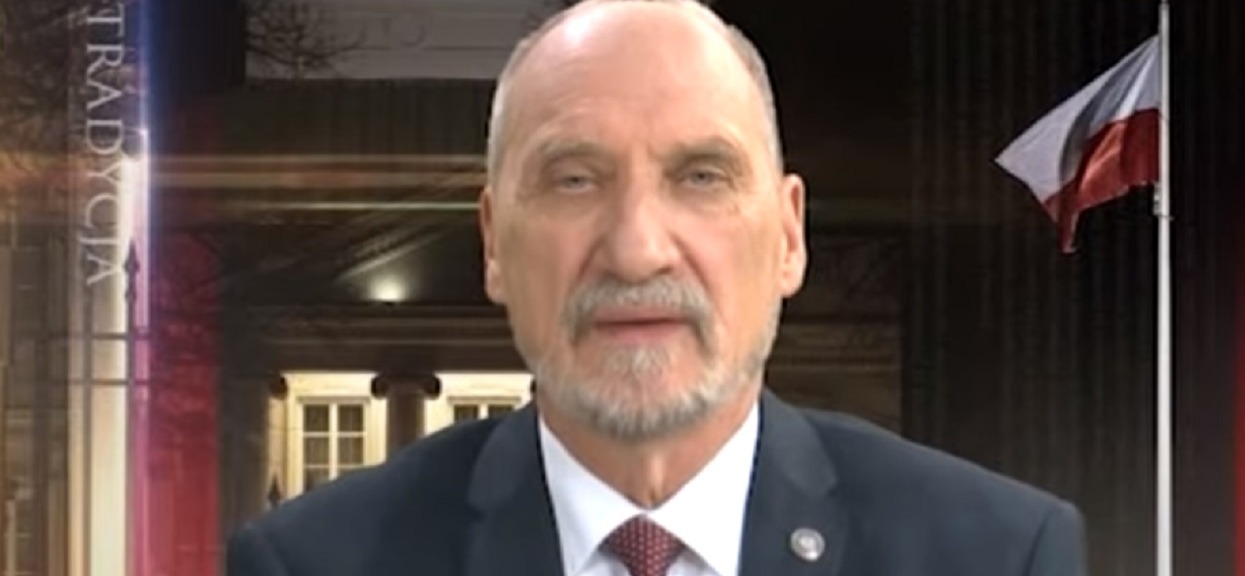 Dwa dni po wyborach powraca Macierewicz. Oczywiście chodzi o Smoleńsk