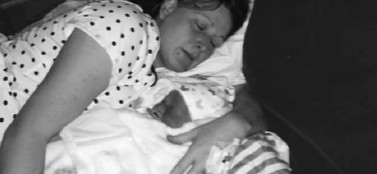 Urodziła martwe dziecko. 2 dni później zabrała jego zwłoki do domu i przedstawiła rodzinie i znajomym