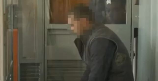 Mąż usłyszał z krzaków dziwne dźwięki. Zobaczył żonę w pułapce gwałciciela i natychmiast się zemścił