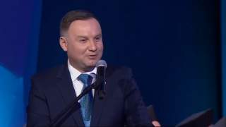 Andrzej Duda opowiedział kontrowersyjny żart, którego do końca życia powinien się wstydzić. "Rasistowski i wyjątkowo nietaktowny"