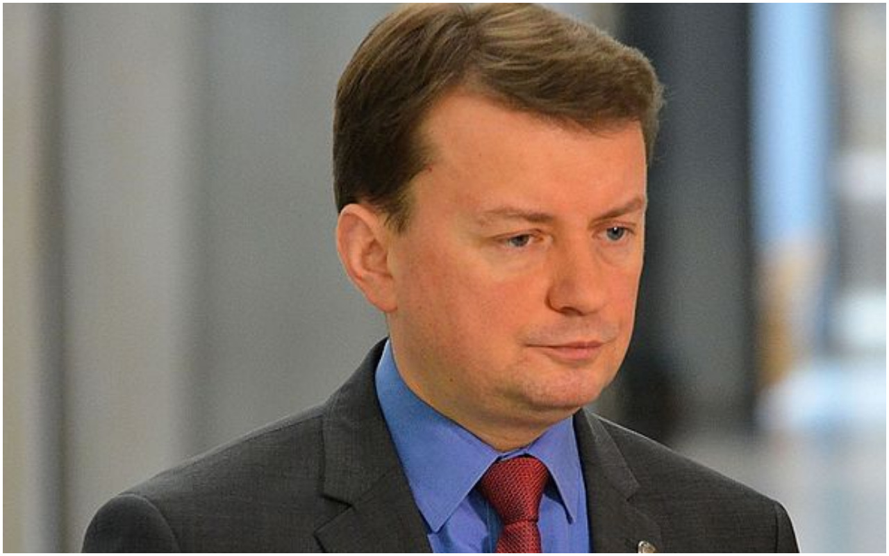 Kabaret. Minister Błaszczak sam się odznaczył i... sam sobie odmówił przyjęcia odznaczenia