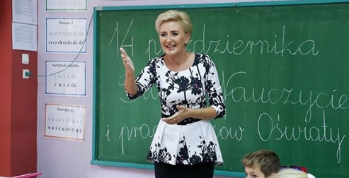 Znana projektantka bezlitośnie rozjechała stylizacje Agaty Dudy. Ale nie tylko za strój jej się oberwało