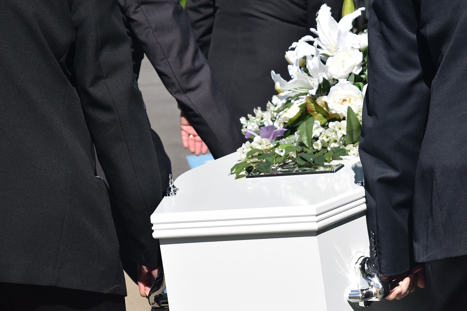 Tragedia na pogrzebie. 6 osób nie żyje, kilka kolejnych walczy o życie