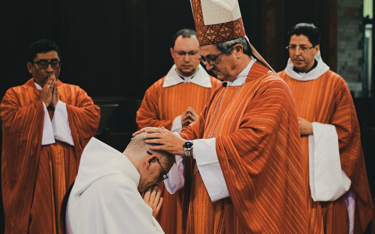 Kościół zadecydował w sprawie celibatu księży! Świat obiegły przełomowe wiadomości