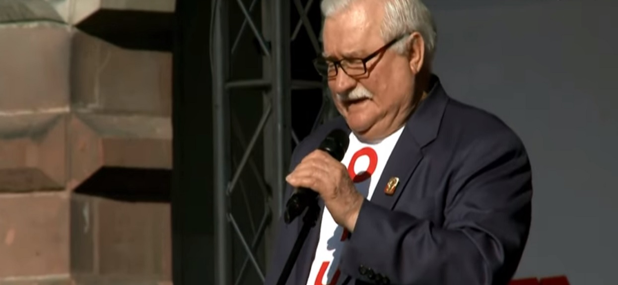 Wałęsa zarzuca marszałkowi Kuchcińskiemu pedofilię. Burza po udostępnieniu grafiki na profilu byłego prezydenta