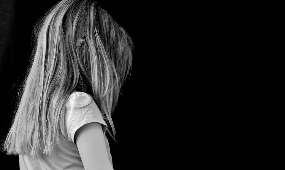 Zamknęli go w psychiatryku jako niepoczytalnego za gwałt na 7-latku. Wyszedł i dostał pod opiekę 9-latkę, dokonano strasznego odkrycia