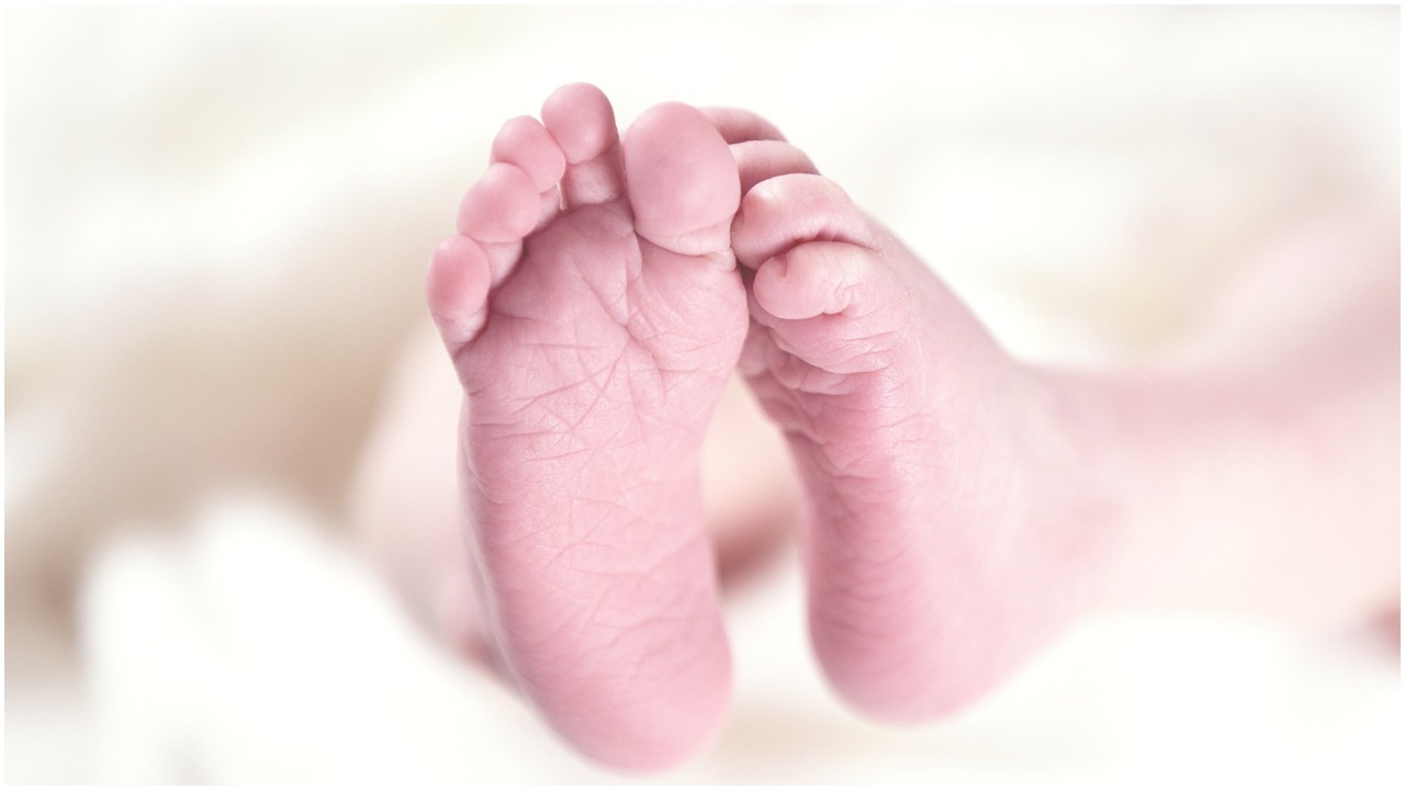 Mama urodziła i aż zamarła na widok córeczki. Nagle pojęła, że wydała na świat noworodka innego niż wszystkie dzieci