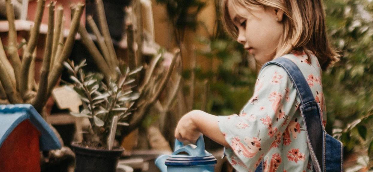Rodzice ostrzegają przed 5 imionami dla dziewczynek. Ich wybór może źle skończyć się dla dziecka