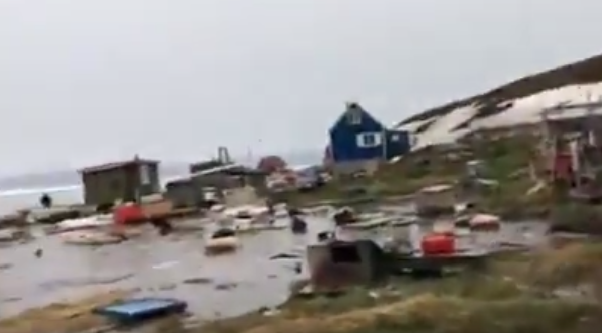 Koszmarne żniwo natury! Tsunami PORWAŁO miasteczko razem z mieszkańcami (ZDJĘCIA)