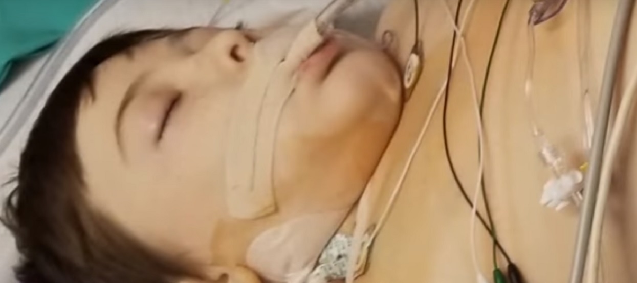 Ich syn spadł z roweru i potrzebował parę szwów. Kilka dni później stoczyła się dramatyczna walka o życie, powód przeraża