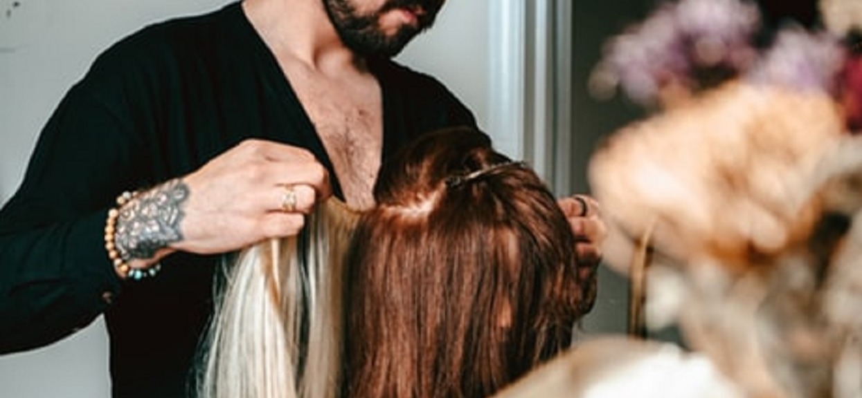Słynny stylista pokazał, jakie włosy są najlepsze dla kobiet po 60. roku życia. Idealna fryzura