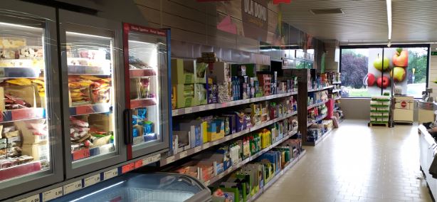 Obrzydliwe znalezisko w cukierkach z czołowej sieci hipermarketów w Polsce! Pan Krzysztof zrobił zdjęcia, uważajcie na zakupach