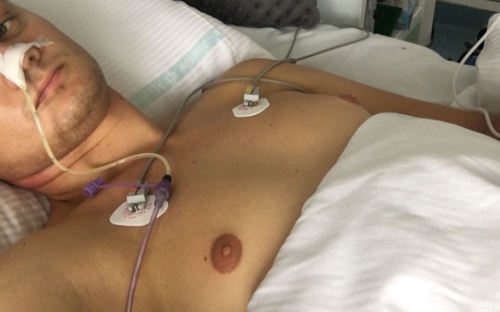 Uwielbiany wokalista disco polo miał poważny wypadek, opublikował zdjęcia ze szpitala. Sytuacja jest bardzo poważna