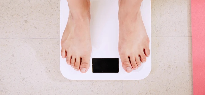 Jeśli zaczniesz już dziś, zdążysz zrzucić 10 kg do Sylwestra. Ekspresowa i bezpieczna dieta, dzięki której nikt nie oderwie od Ciebie wzroku
