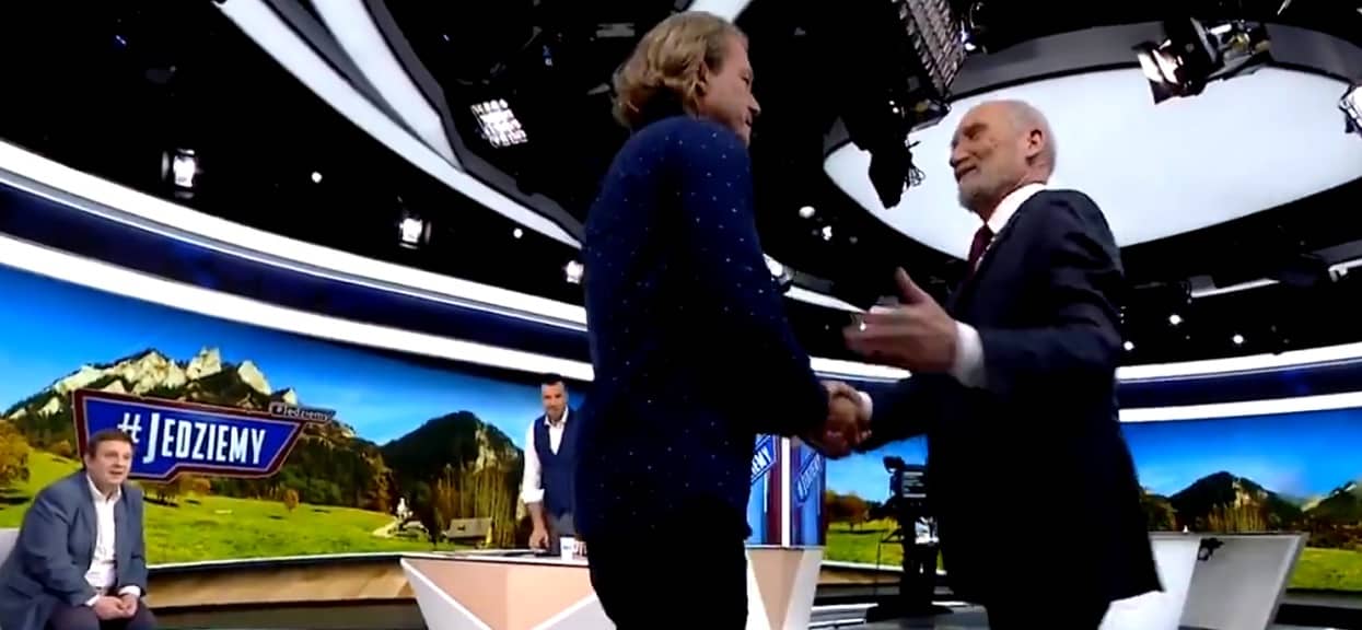 Jakimowicz wygłosił litanię na cześć Macierewicza w programie TVP na żywo. Widzom trudno było pojąć, że to się dzieje naprawdę