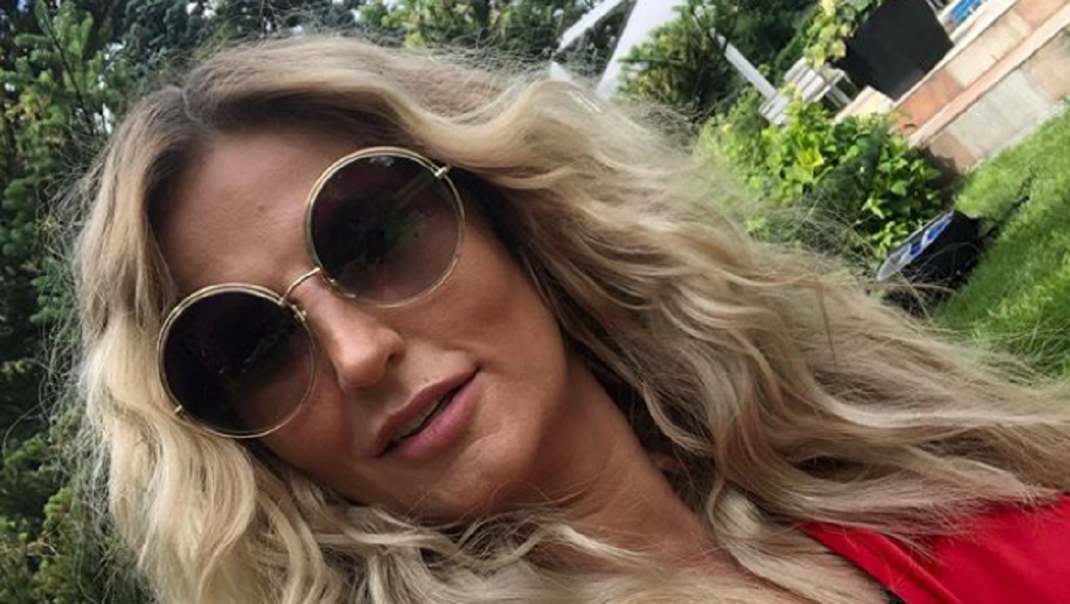 Singielka Dominika Tajner poznała nową partnerkę Wiśniewskiego, która jest w ciąży. Nie ma co zbierać po reakcji gwiazdy