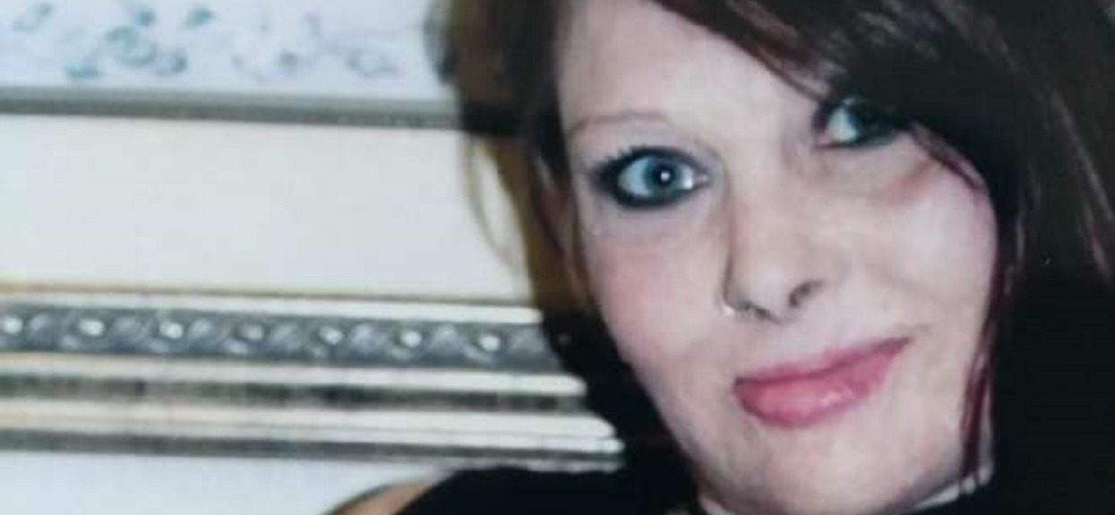 14 lat po tragicznej śmierci dzieci na ciążowym brzuchu położyła ich prochy. Powód wywołuje dreszcze