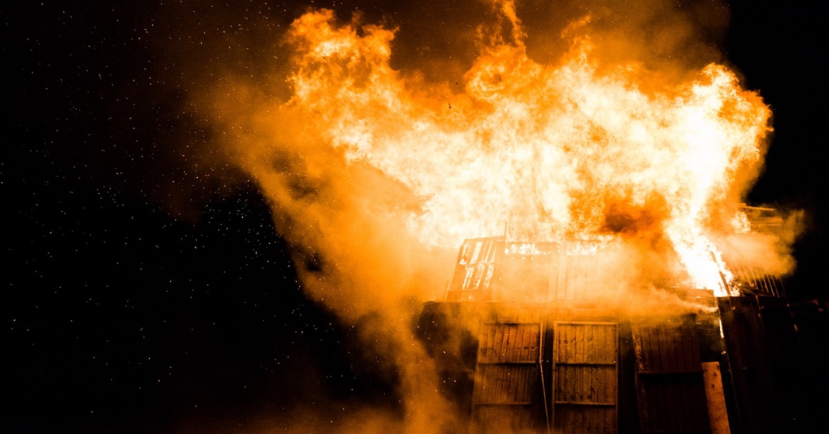 Rodzina utknęła na 11. piętrze w płonącym budynku. Nagle matka wpadła na pomysł, który uratował im życie