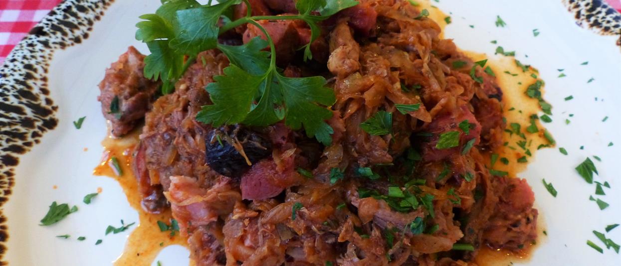 Najlepszy bigos na święta. Przepis Kuronia zdradza sekrety idealnego dania i wydobywa smak, którego nie da się zapomnieć