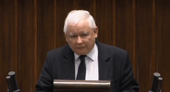 Kaczyński nagle wszedł na sejmową mównicę. Ogłosił "koniec opozycji totalnej"