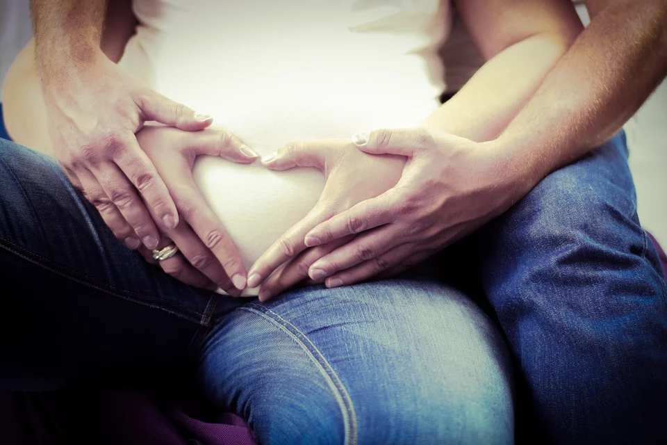 Lekarz powiedział matce, że znowu będzie miała trojaczki. Przyjrzał się USG i szybko pobladł, odkrył prawdę która niemal nie zdarza się w praktyce