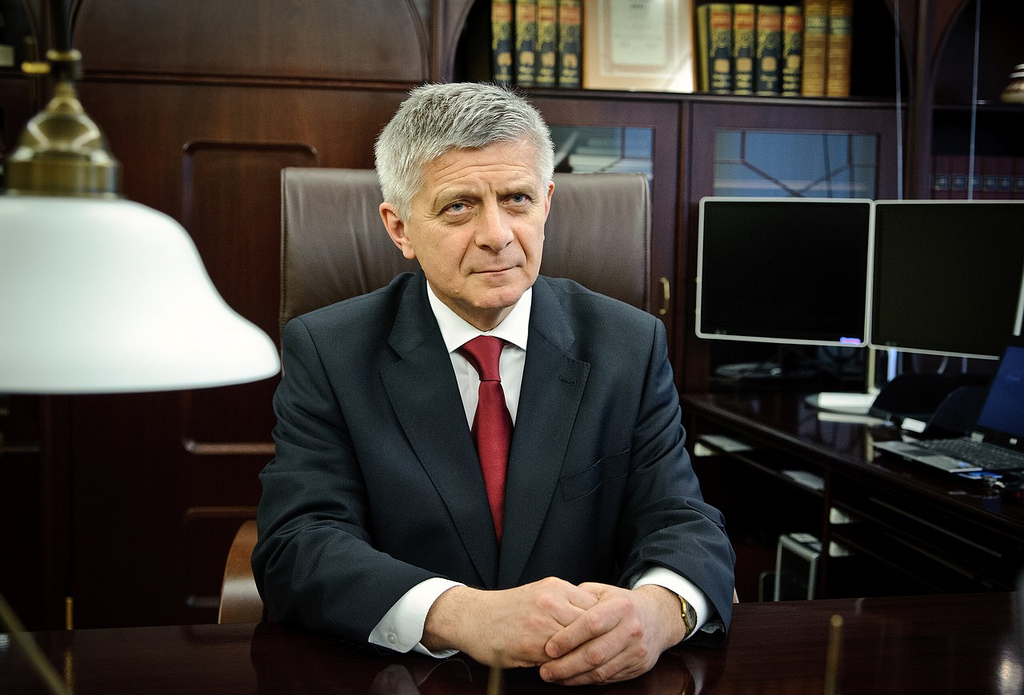 Prezes NBP: Młodzi zagłosowali na komedianta