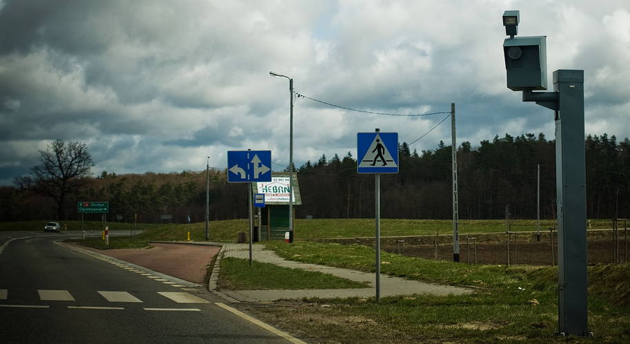 Rząd chce omandatować przekroczenie prędkości nawet o 1 km/h