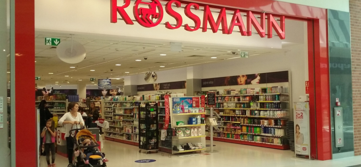 Kultowa marka w Rossmanie po taniości. Kobiety na całym świecie marzą o produktach spod tego szyldu