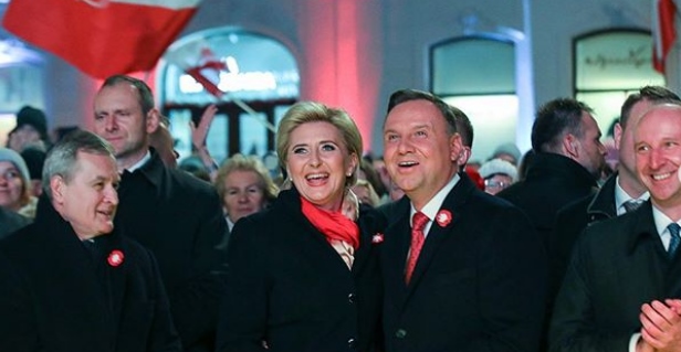 Nie wiedziała, że robią jej zdjęcie. Agata Duda pokazała swoją prawdziwą twarz, takiej jej nie znacie