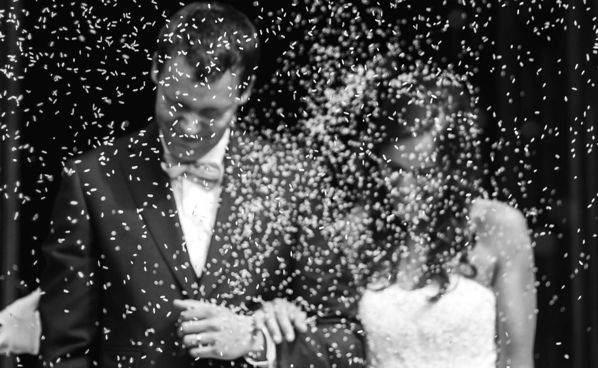 Widok, przez który chce się płakać. Zdjęcia z jej ślubu z 30 lat starszym mężczyzną trafiły do sieci
