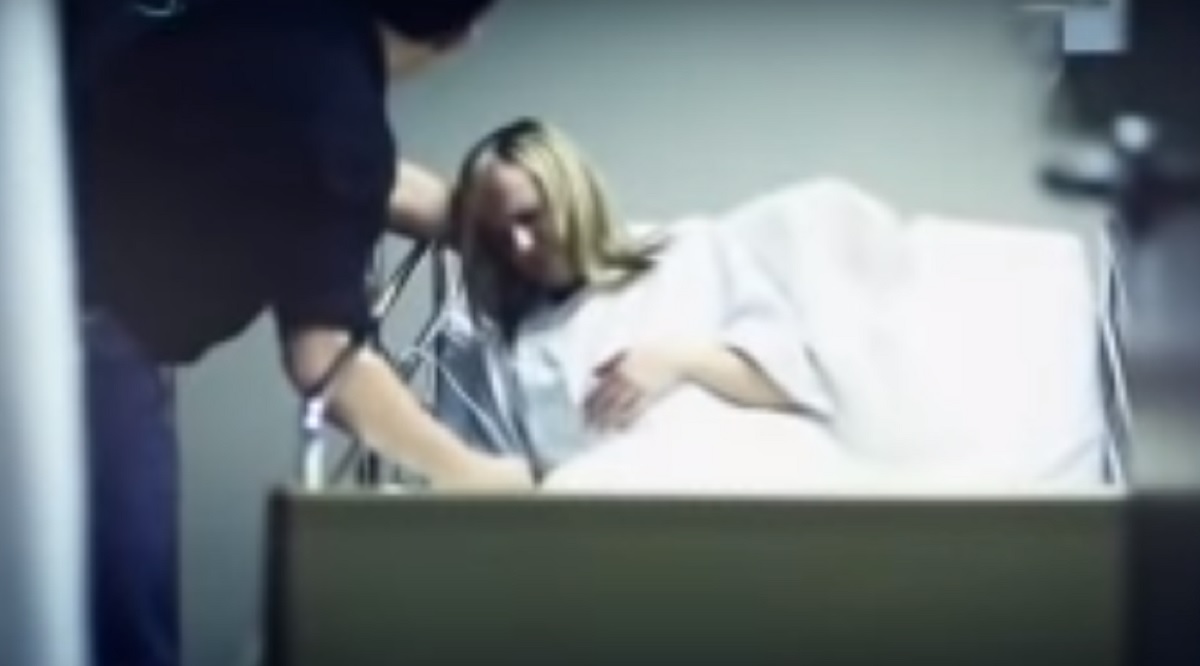 Obudził ją ostry ból brzucha. Zobaczyła na sobie zagrożenie, w pośpiechu zawołała męża