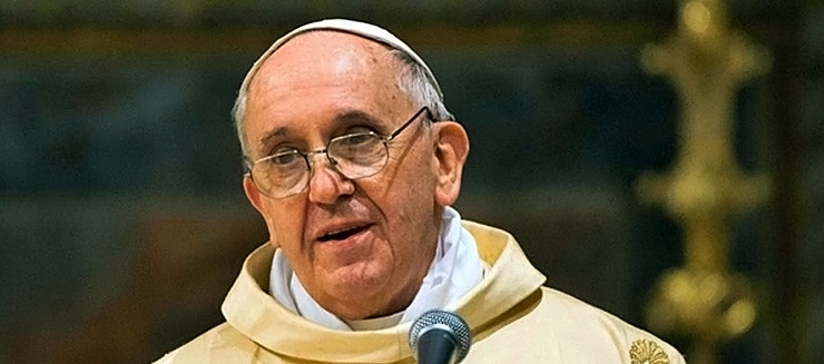 Papież Franciszek w centrum skandalu. Wystawiono międzynarodowy list gończy za jego najbardziej zaufanym współpracownikiem
