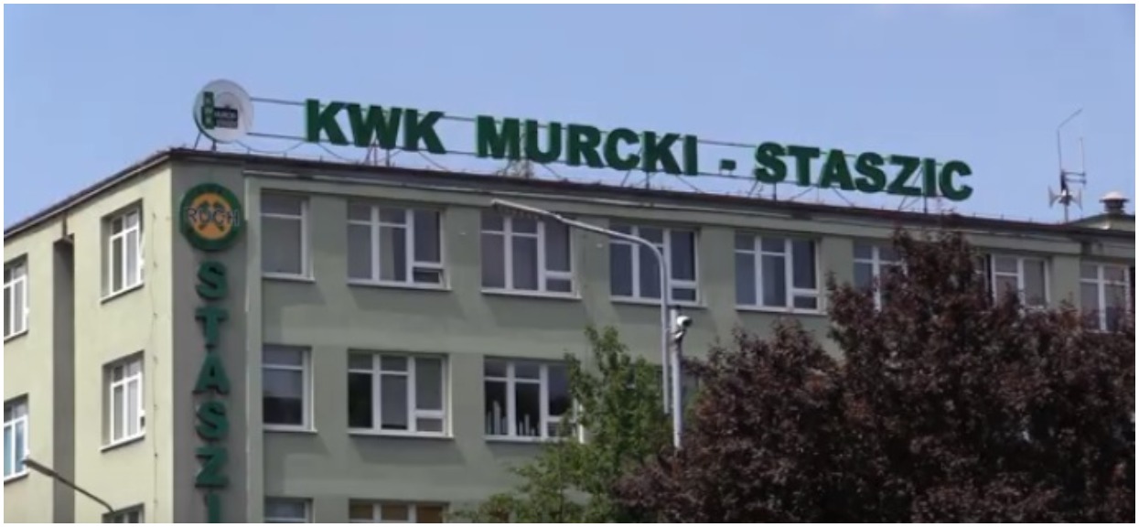 Czuła się brzydko przy modelkach. Przez nagłe słowa męża stała się boginią imprezy