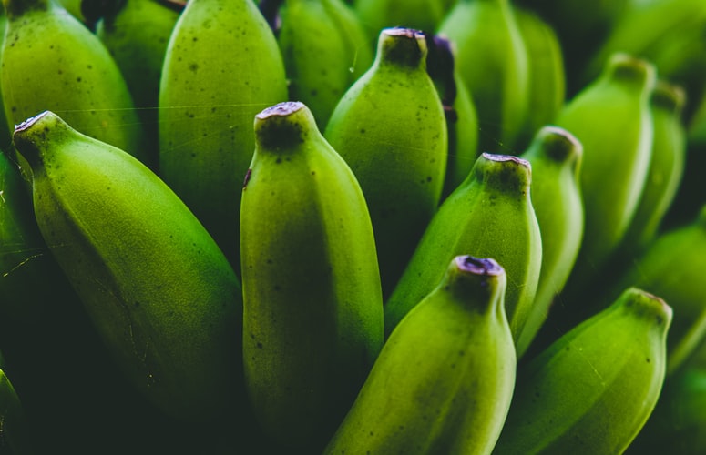 Zdumiewające wypowiedzi. Kluczowa część banana zawiera larwy, siedlisko bakterii i jad?