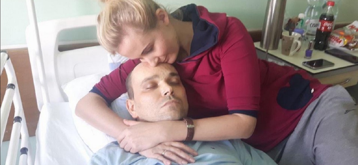Niepowtarzalne, wszyscy nagle zaczęli zerkać na wcięcie na talii Agaty Dudy. Widok nieziemski