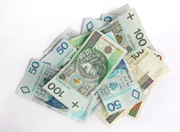 W 2020 roku Polacy dostaną specjalny zasiłek. Wiadomo już, komu przysługuje i ile